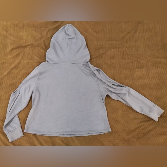 NWOT Vanilla Star Soft Periwinkle Shoulder Cut-Out Drawstring Cropped Hoodie - M - Picture 3 of 6
